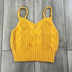 Cute yellow crop top !